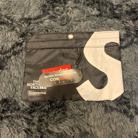 Supreme x The North Face Black and White Side Bag - Picture 1 of 3